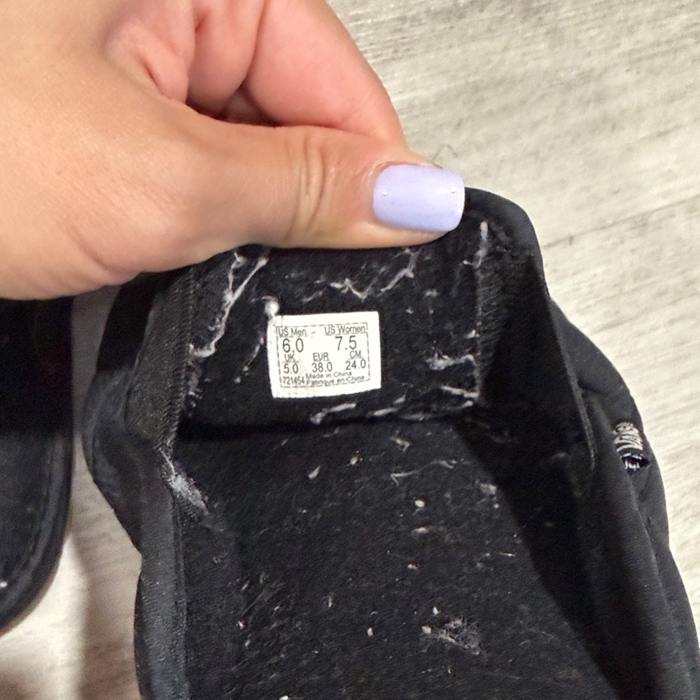 Vans Black Quilted Slip-On Shoes - Picture 7 of 7